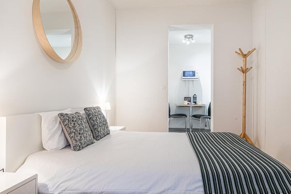 Modern Furnished Studio Near Lausanne Train Station – Rue du Simplon 20! 1