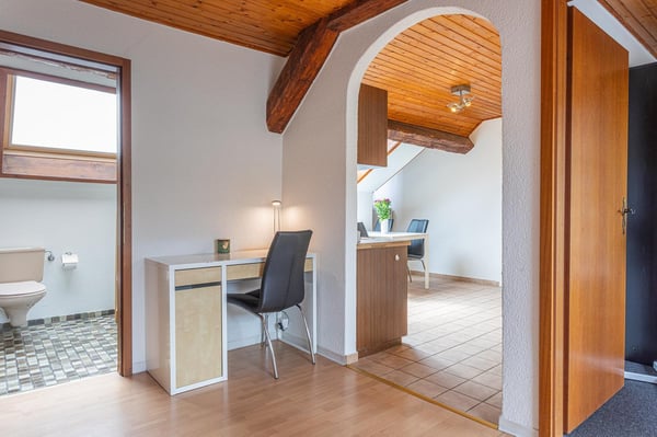 Charming High-Floor One-Bedroom Apartment Near Lausanne Train Station – Rue du Simplon 10! 6
