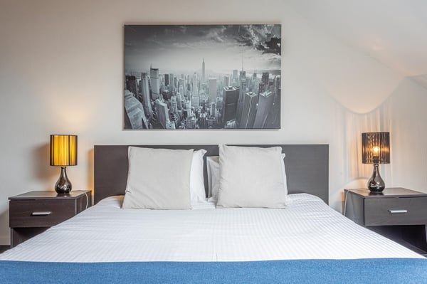 Charming High-Floor One-Bedroom Apartment Near Lausanne Train Station – Rue du Simplon 10! 8