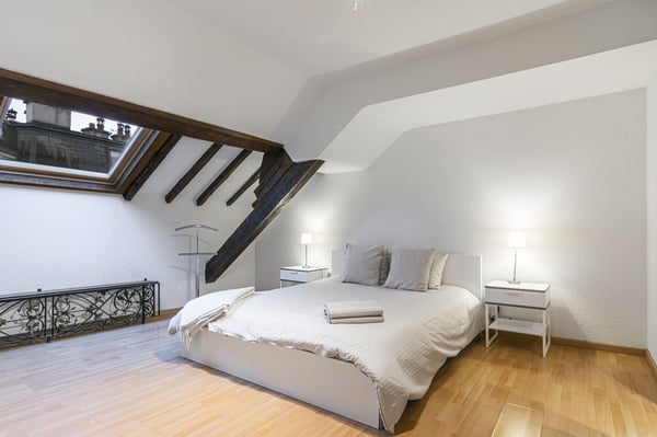 Spacious High-Floor 2-Bedroom Apartment Near Lausanne Train Station – Rue du Simplon 10! 9