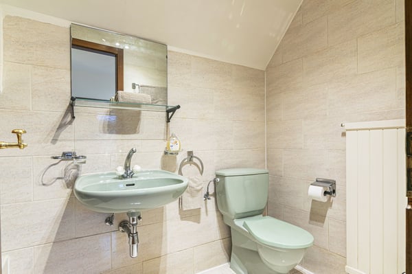 Spacious High-Floor 2-Bedroom Apartment Near Lausanne Train Station – Rue du Simplon 10! 14