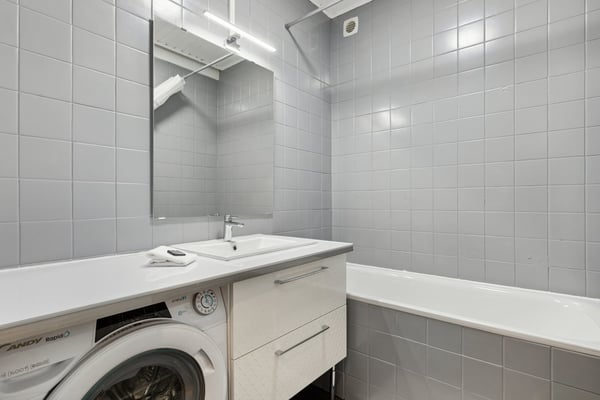 Charming Furnished 1-Bedroom Apartment with High Ceilings near Cornavin Station – Servette, Geneva 9