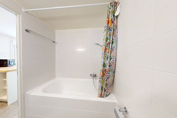 Furnished 16 m² Studio with Separate Kitchen – Plainpalais, Geneva 8