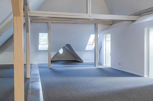 Vielseitig nutzbare Büro- oder Praxisflächen in repräsentativem Gebäude zu vermieten! 10