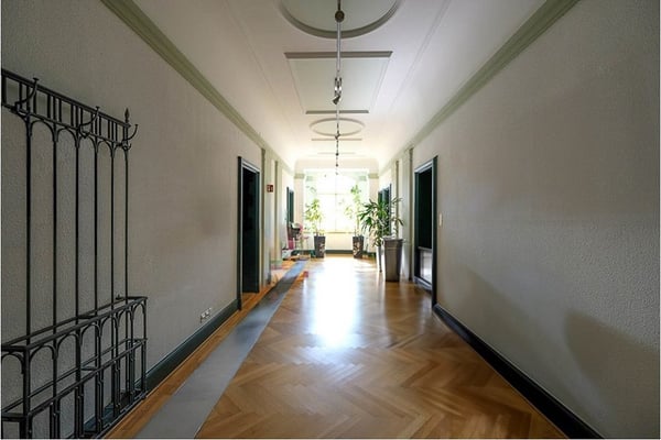 Vielseitig nutzbare Büro- oder Praxisflächen in repräsentativem Gebäude zu vermieten! 3