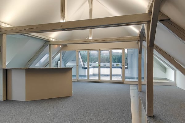 Vielseitig nutzbare Büro- oder Praxisflächen in repräsentativem Gebäude zu vermieten! 9