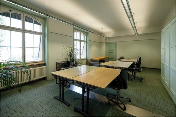 Vielseitig nutzbare Büro- oder Praxisflächen in repräsentativem Gebäude zu vermieten! 8