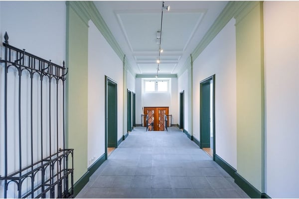 Vielseitig nutzbare Büro- oder Praxisflächen in repräsentativem Gebäude zu vermieten! 4