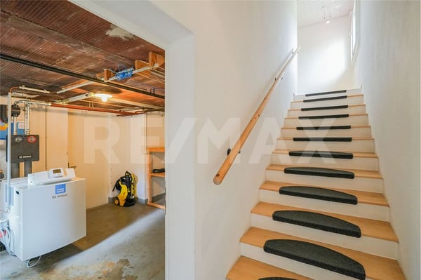 Freistehendes Haus mit Renovationsbedarf - viel Platz für Wohnen/Arbeiten oder Hobby 9