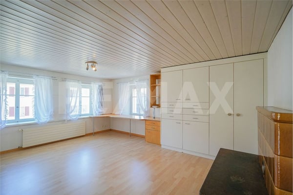 Freistehendes Haus mit Renovationsbedarf - viel Platz für Wohnen/Arbeiten oder Hobby 3