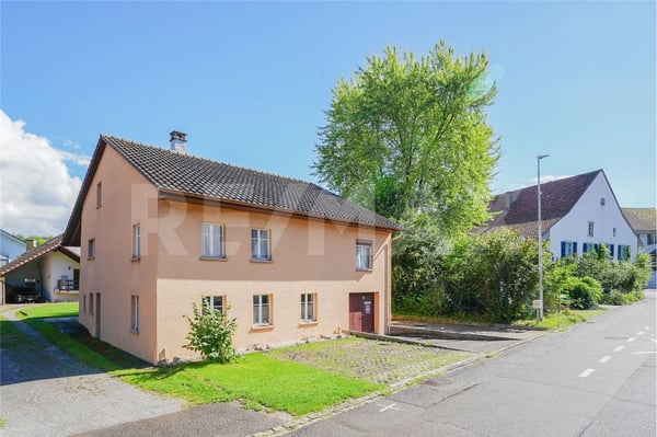 Freistehendes Haus mit Renovationsbedarf - viel Platz für Wohnen/Arbeiten oder Hobby 1
