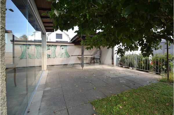 Freistehendes Zweifamilienhaus mit grosszügigem Garten 12