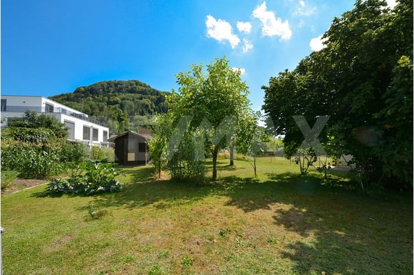 Freistehendes Zweifamilienhaus mit grosszügigem Garten 13