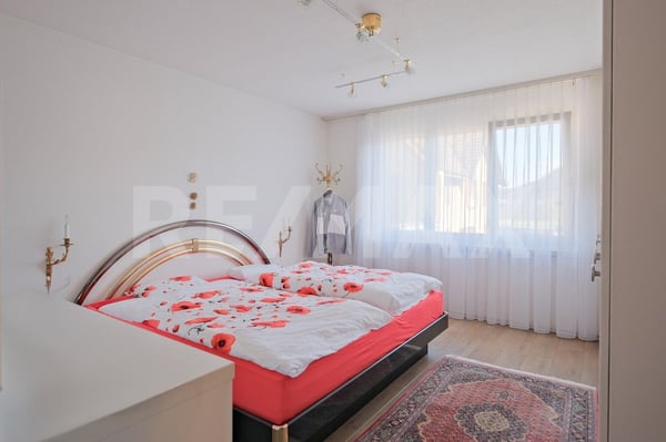 Freistehendes 5.5 Zimmer-Einfamilienhaus mit grossem Garten und Doppelgarage 8