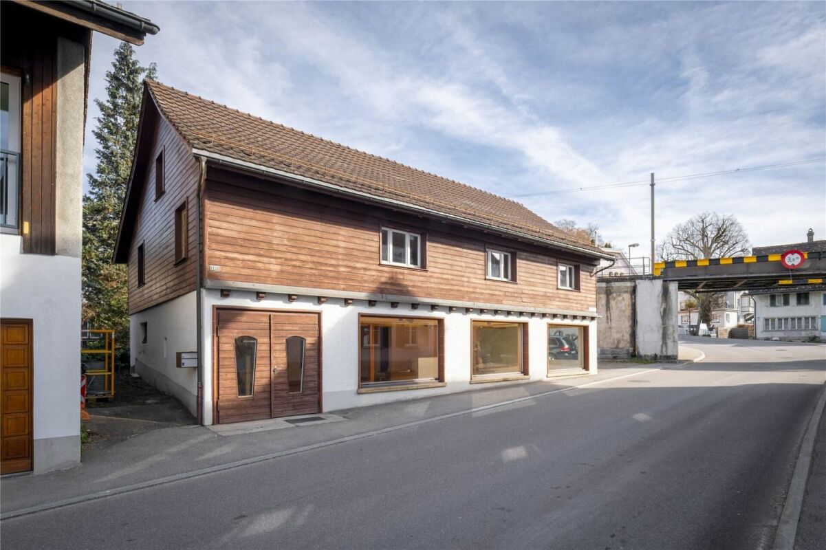 Spacious commercial property with potential