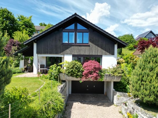 Attraktives Einfamilienhaus mit gepflegter Umgebung 1