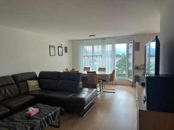 Grosszügige 3.5-Zimmer-Wohnung an ruhiger Lage 2