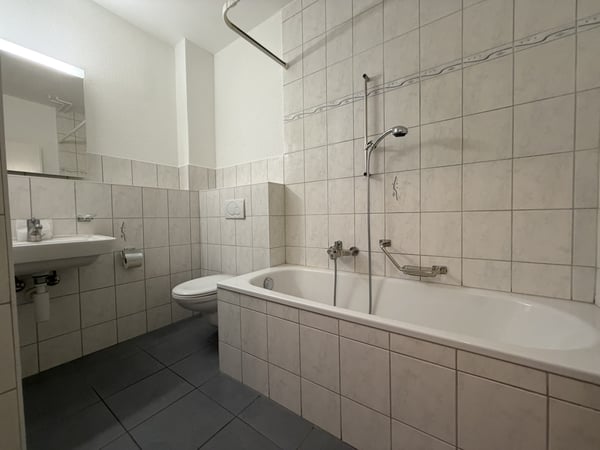 03865 - Appart. 2½ PCES - RUE NEUVEVILLE 33 - FRIBOURG 6