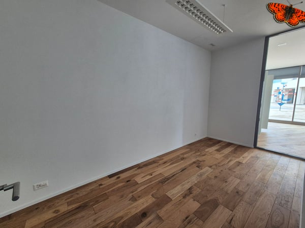 SURFACE DE 220 M² IDEALE POUR UN BUREAU CLASSE ! 2