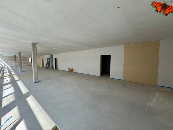 Surface brute idéalement située ! 4