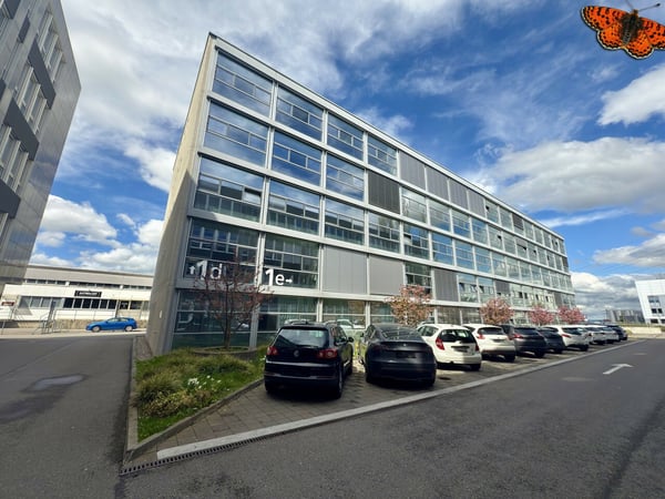 Surface brute idéalement située ! 1