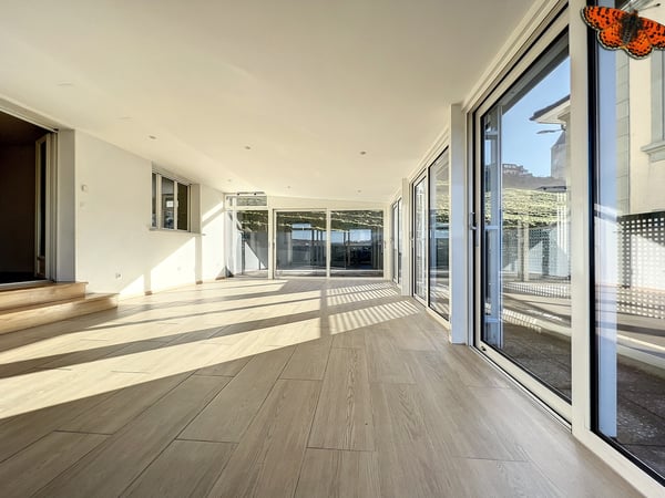 Lumineux 1½ pièces avec jardin d'hiver d'une surface totale de 128 m²! 11