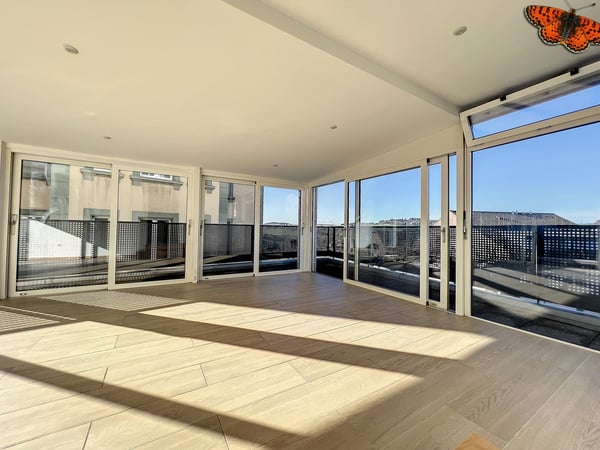 Lumineux 1½ pièces avec jardin d'hiver d'une surface totale de 128 m²! 12