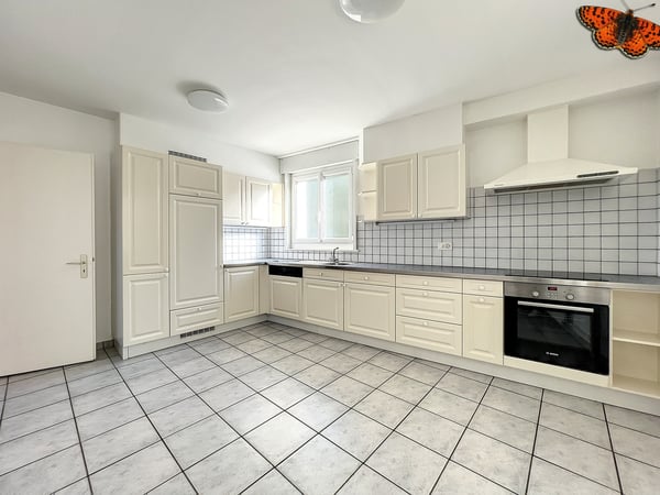 Lumineux 1½ pièces avec jardin d'hiver d'une surface totale de 128 m²! 8