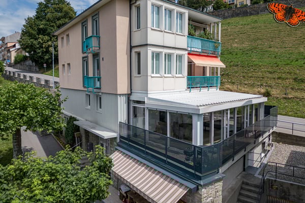 Lumineux 1½ pièces avec jardin d'hiver d'une surface totale de 128 m²! 2