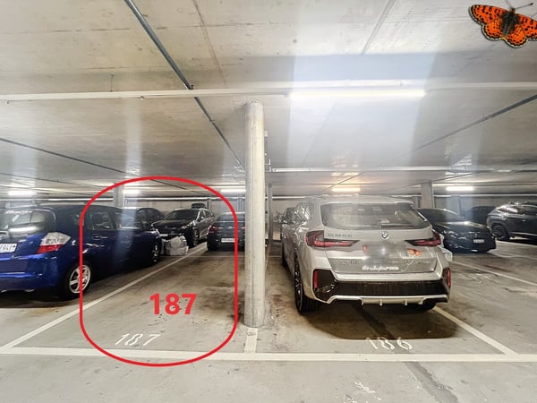 FRIBOURG - Place de parc voiture intérieure 1