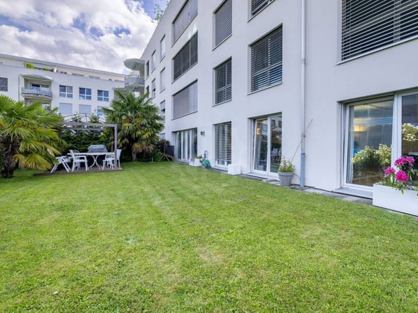 Local commercial d'exception avec jardin privatif 1