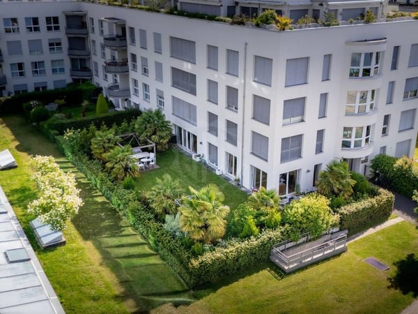 Local commercial d'exception avec jardin privatif 2