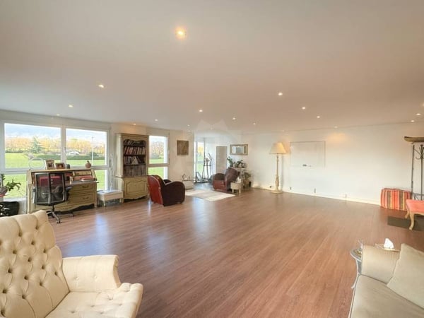 Spacieux et lumineux bureau dans les hauts de Nyon 1