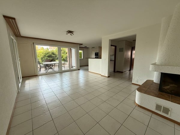 Spacieux appartement de 5.5 pièces à Savigny 1