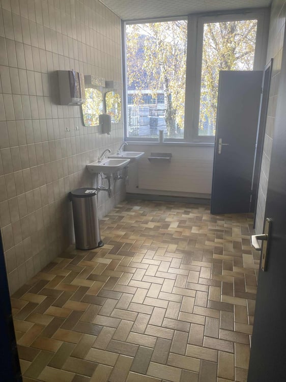 Espace industriel composé de surfaces de 14 m2 à 106 m2 à Bex - Idéal pour activités commerciales 12