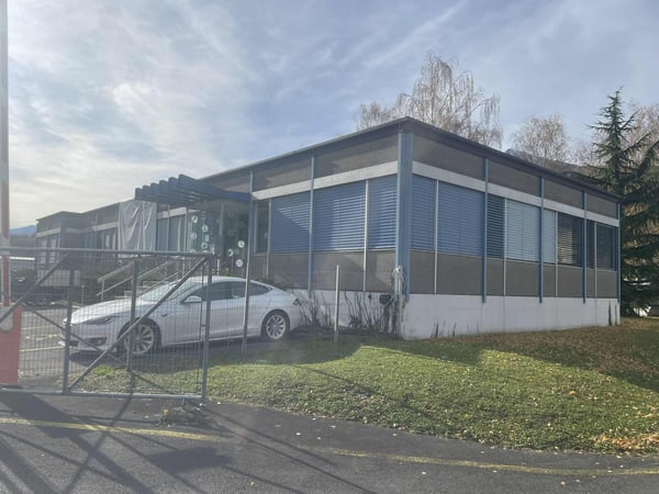 Espace industriel composé de surfaces de 14 m2 à 106 m2 à Bex - Idéal pour activités commerciales 2