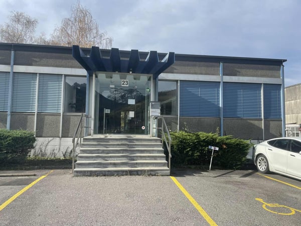 Espace industriel composé de surfaces de 14 m2 à 106 m2 à Bex - Idéal pour activités commerciales 3
