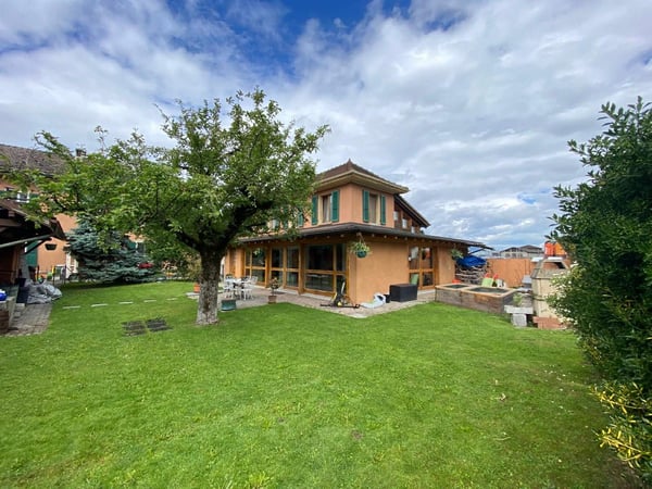 Immeuble locatif avec maison indépendante, bureaux et garages-boxes 2