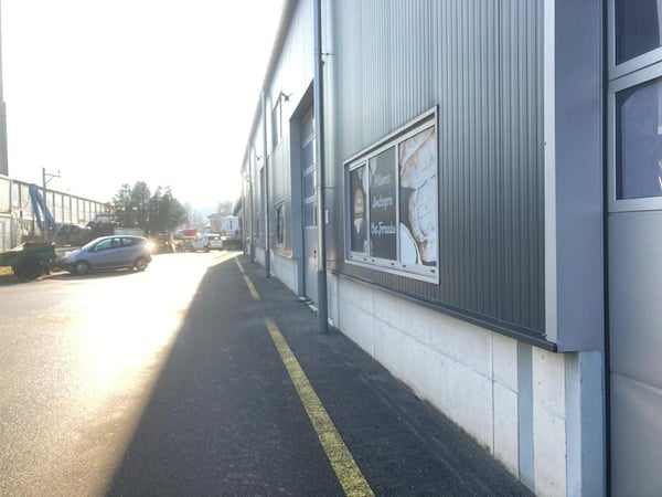 A louer à la zone industrielle de Bex, halle artisanale de 360 m2 au sol. 2