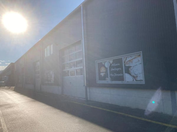 A louer à la zone industrielle de Bex, halle artisanale de 360 m2 au sol. 3