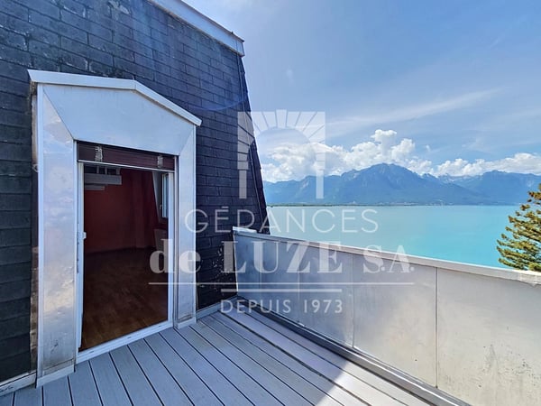 Surplombant le lac : 1.5 pièce avec mezzanine et balcon