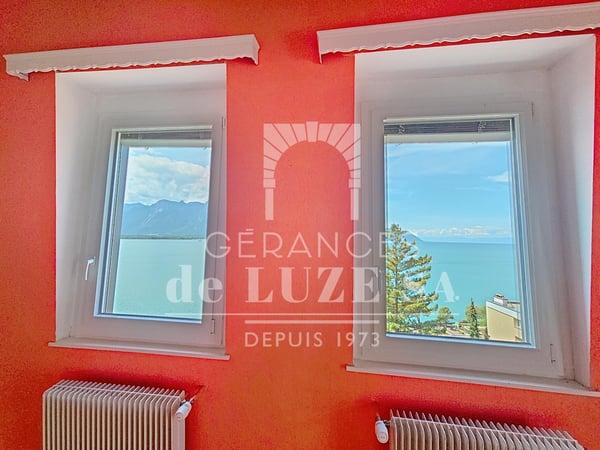 Surplombant le lac : 2.5 pièce avec mezzanine et balcon 13