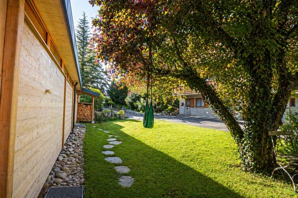 Rareté à Gryon - chalet rénové, vue Dents du Midi et grand jardin 2
