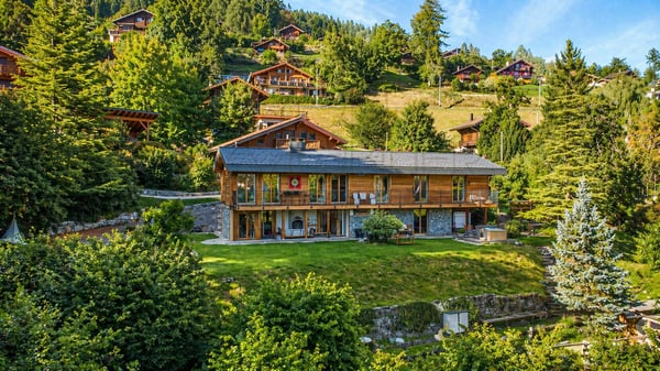 Rareté à Gryon - chalet rénové, vue Dents du Midi et grand jardin 1