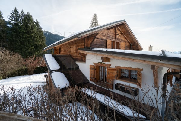 Chalet familial typique à Gryon avec jardin et dépendances 2