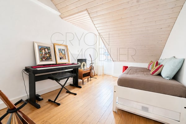 Appartement sous les toits à Gryon avec balcon et vue alpine 7