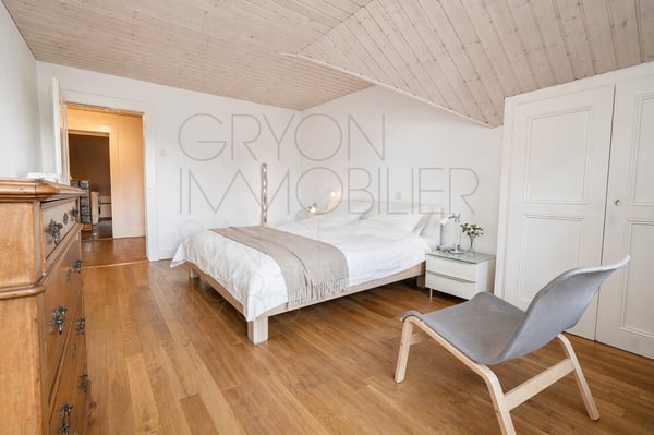 Appartement sous les toits à Gryon avec balcon et vue alpine 9