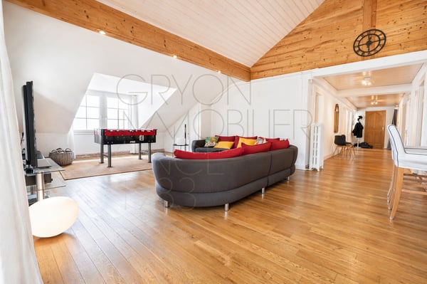 Appartement sous les toits à Gryon avec balcon et vue alpine 10