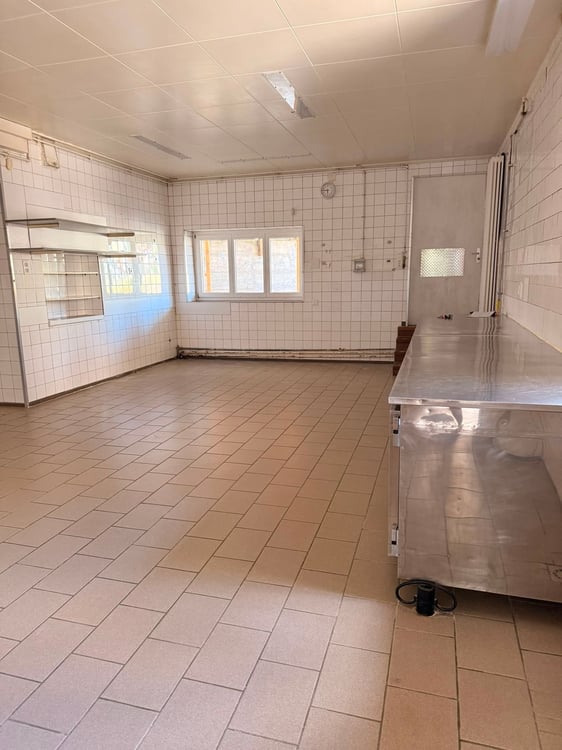 Opportunité unique à Vallorbe : boulangerie avec Tea-Room, laboratoire et appartement. 3