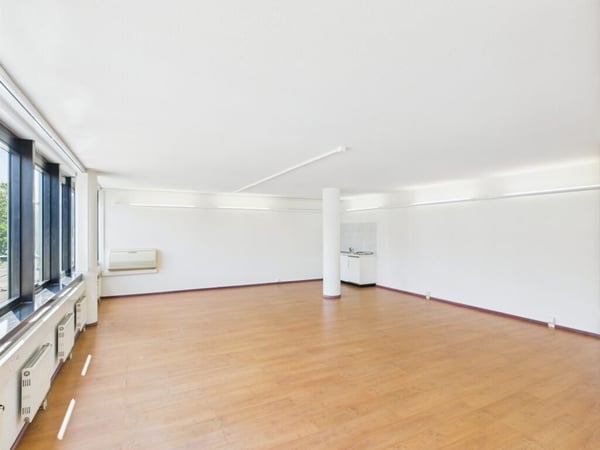 Bureau de 64 m2 au 1er étage sis dans un immeuble bénéficiant d'un emplacement stratégique 4